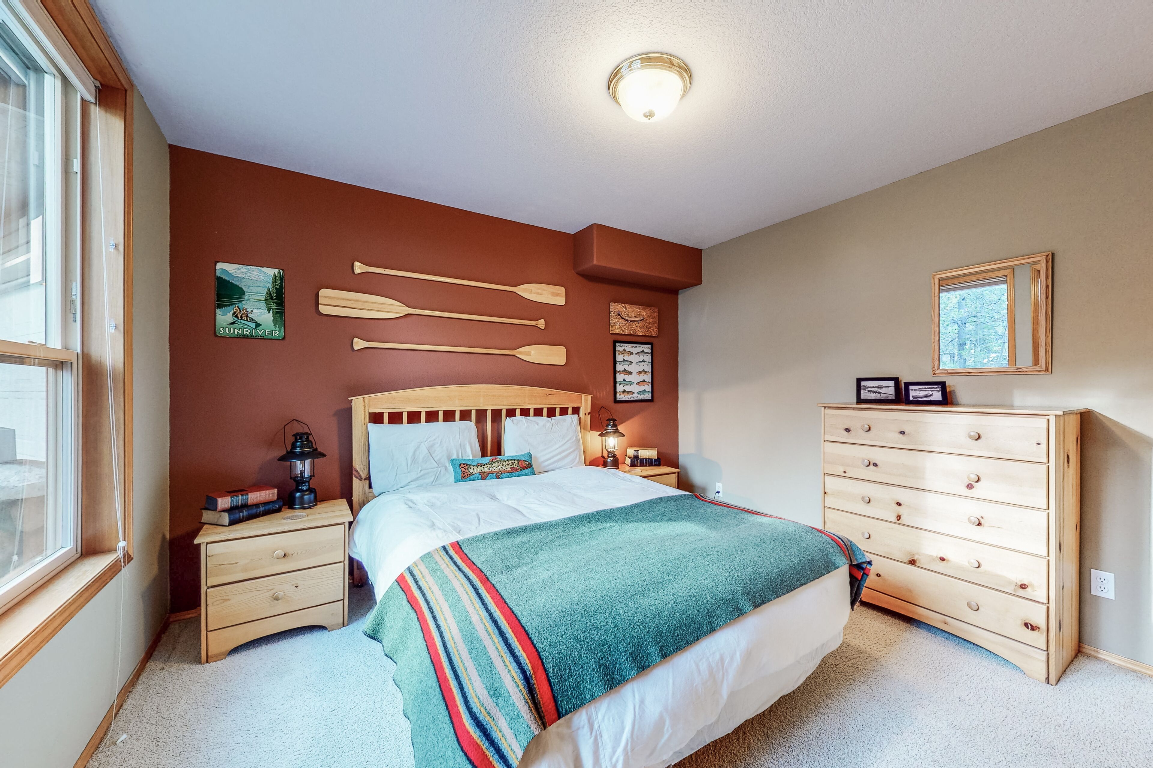 Beautiful & spacious home with a private hot tub, fast WiFi, A/C, & SHARC access