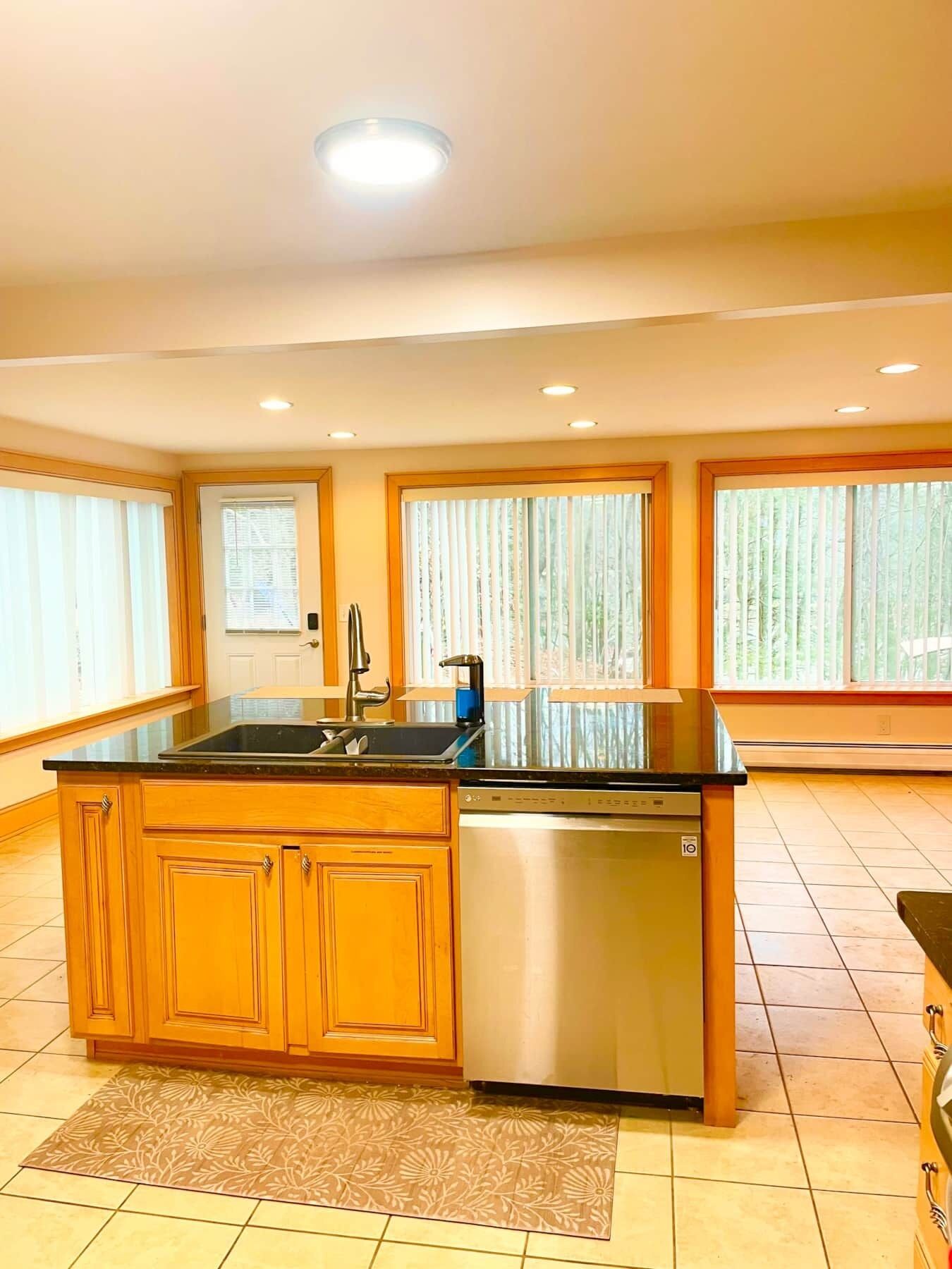 ★Scenic Views & River Access, Cozy River Home ★