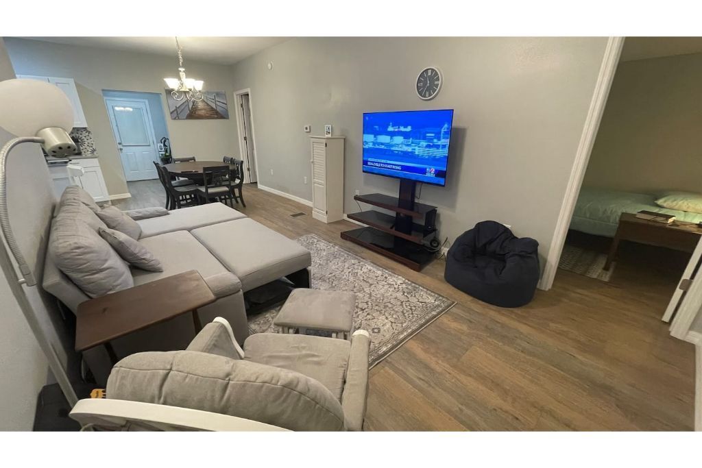 All New Deland Den 4BR, pool, blocks fr Stetson & Downtown