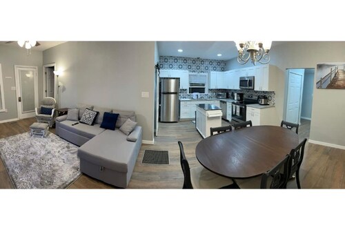 All New Deland Den 4BR, pool, blocks fr Stetson & Downtown