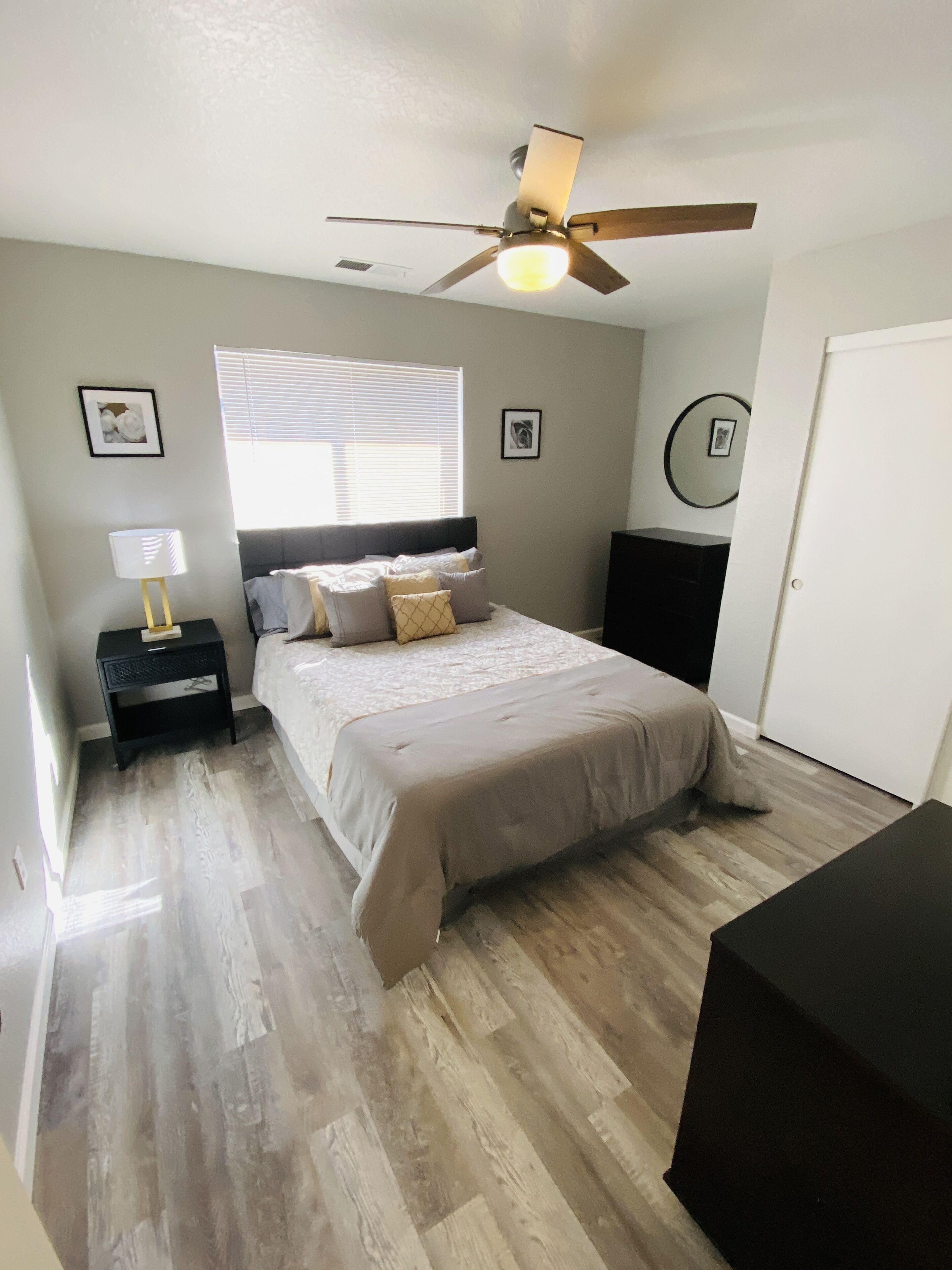 Beautifully Remodeled Modern Retreat W/Garage!