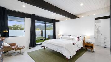 3 bedrooms, desk, blackout drapes, iron/ironing board