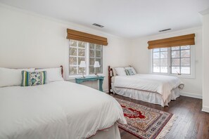 4 chambres, fer et planche à repasser, accès à Internet, literie fournie