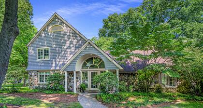 Professionally designed home on golf course w/golf course view, gas grill, patio