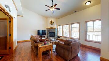 Télévision, cheminée