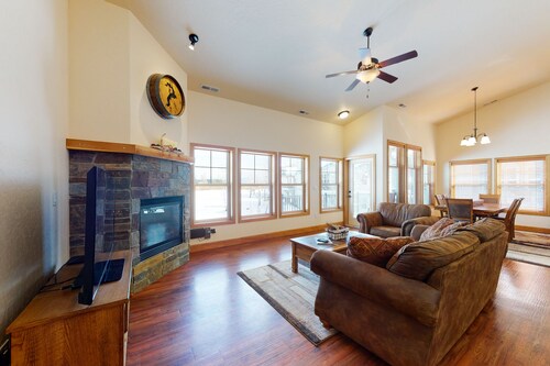 Luxury condo with private deck, pond views, fast WiFi, boat launch & more