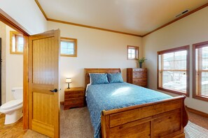 3 bedrooms, iron/ironing board, Internet, bed sheets