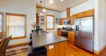 Luxury condo with private deck, pond views, fast WiFi, boat launch & more