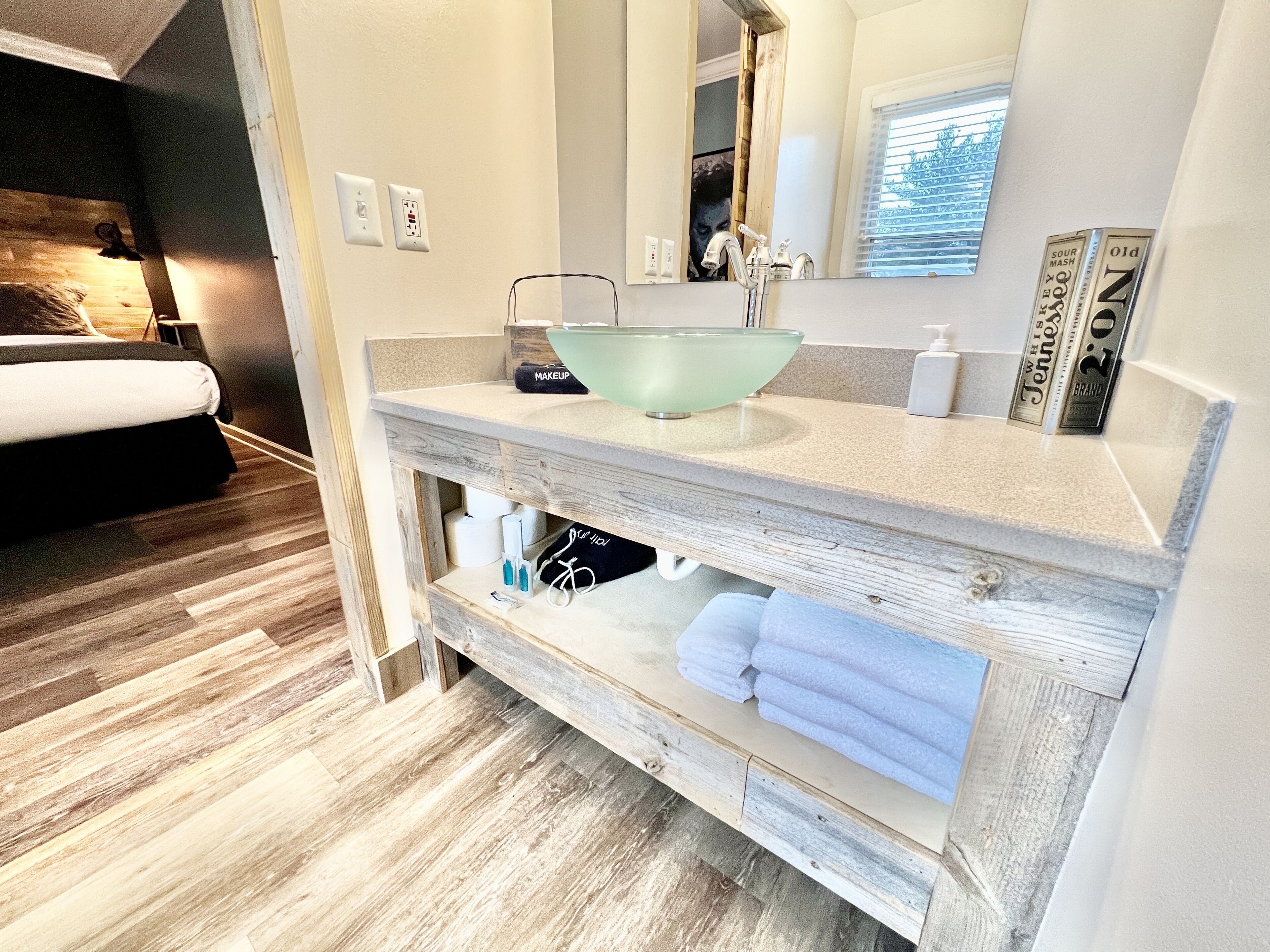 The Nashville Suite ~ 5*Location ~ Private Entrance ~ Free Parking