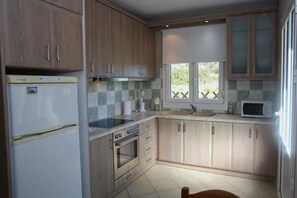 Fridge, oven, cookware/dishes/utensils