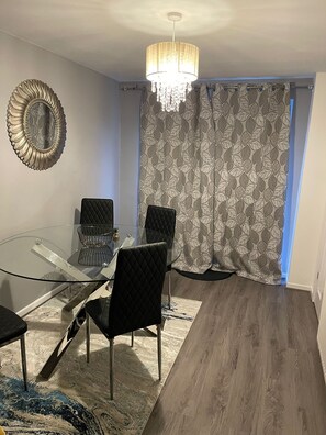 Dining - 3 bed house close to amenities with private parking on gated premise (Handsworth)