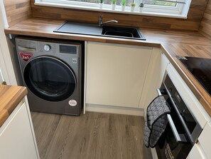 Fridge, microwave, oven, stovetop - 3 bed house close to amenities with private parking on gated premise (Handsworth)