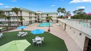 Outdoor pool - Wonderful Apt Hotel with Pool in Kissimmee 2 (Kissimmee)