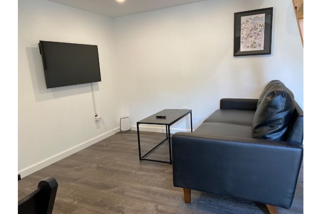 Unique Tiny Home ~ 10Mins to Downtown ~ Deck + BBQ