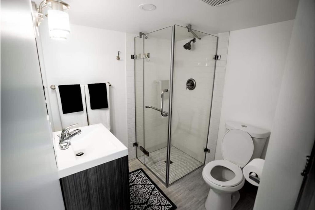 Unique Tiny Home ~ 10Mins to Downtown ~ Deck + BBQ