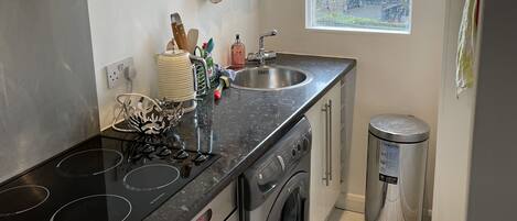 Frigorífic, forn, placa de cuina i bullidora elèctrica