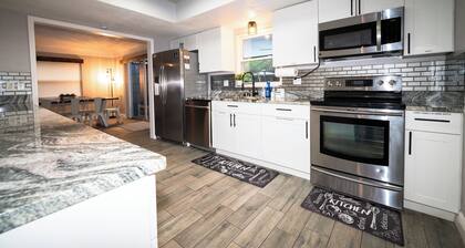 Marlin on Merritt Pool House featuring Private Game Room, Mini Golf & Fire Pit!