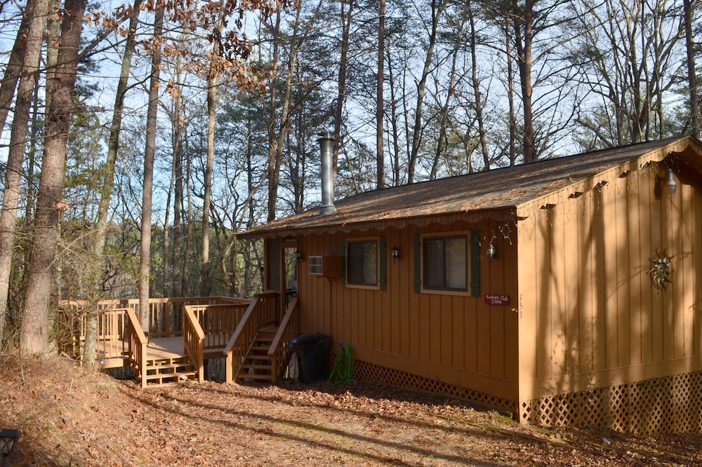 Quaint cabin w/hot tub-10 min from Helen!