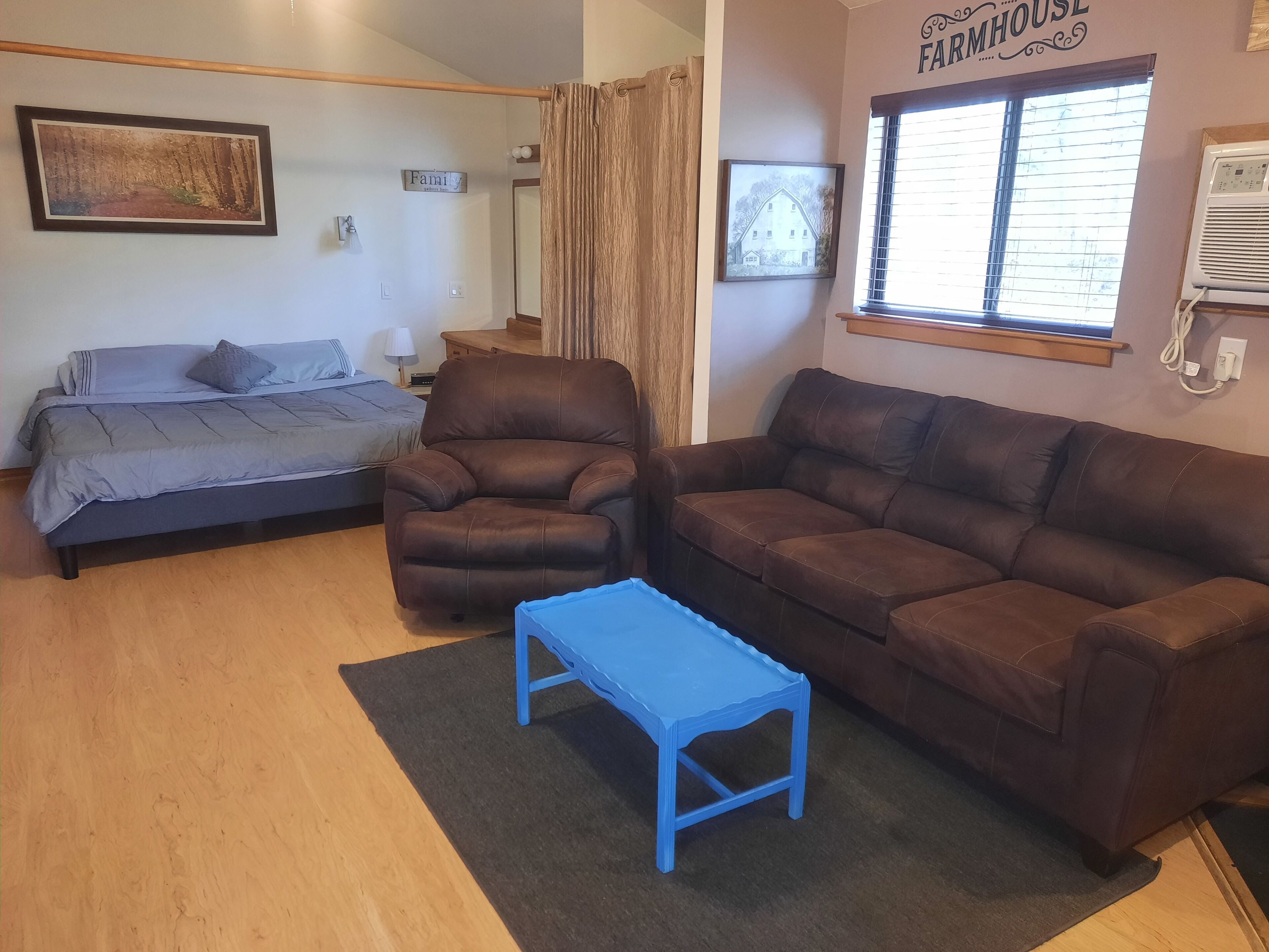 Quaint cabin w/hot tub-10 min from Helen!