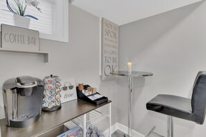 Interior - Cozy Modern Beautiful Studio+Parking. Walk to DC Metro. Perfect for Long Stays! (Washington)
