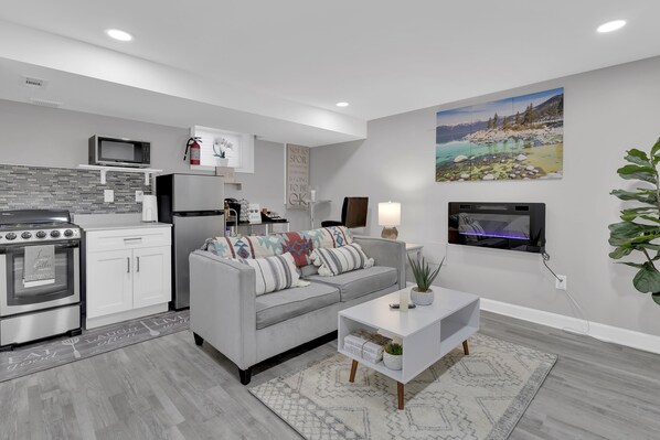 Smart TV, fireplace