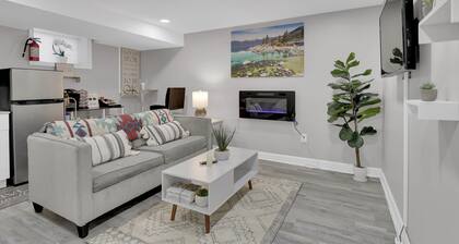 Cozy Modern Beautiful Studio+Parking. Walk to DC Metro. Perfect for Long Stays!