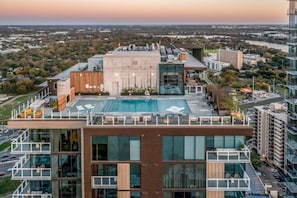 Exterior - 17th-floor condo with pool and fitness room, fast WiFi, and washer/dryer (Austin)