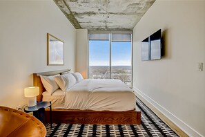 1 habitación, tabla de planchar con plancha, internet y ropa de cama