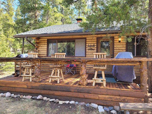 Yellowstone Base Camp- Cabin located on the Chief Joseph Highway