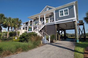 Exterior - Across from the beach luxury~ Folly Beach Stay (Folly Beach)