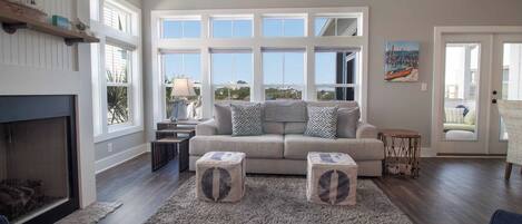 Smart-TV, Kamin, DVD-Player