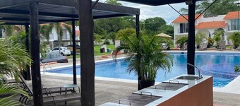 Beautiful house in Lomas del Sol with 2 pools