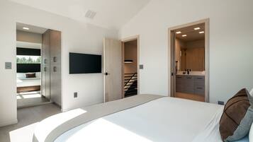 2 bedrooms, desk, iron/ironing board, travel crib