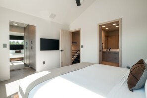 2 bedrooms, desk, iron/ironing board, travel cot