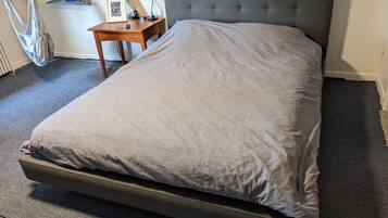 3 sovrum, skrivbord, gratis wi-fi och sängkläder