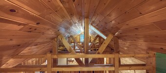 Cozy Cabin in amazing location near the creek w/ two lofts, wifi, & W/D