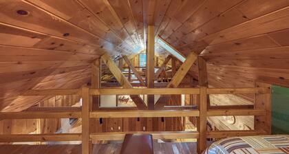Cozy Cabin in amazing location near the creek w/ two lofts, wifi, & W/D
