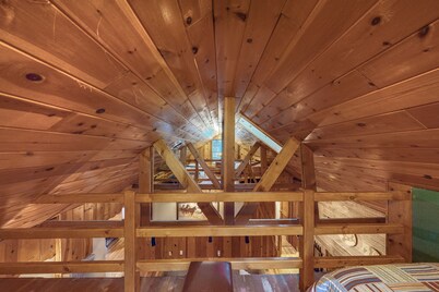 Cozy Cabin in amazing location near the creek w/ two lofts, wifi, & W/D