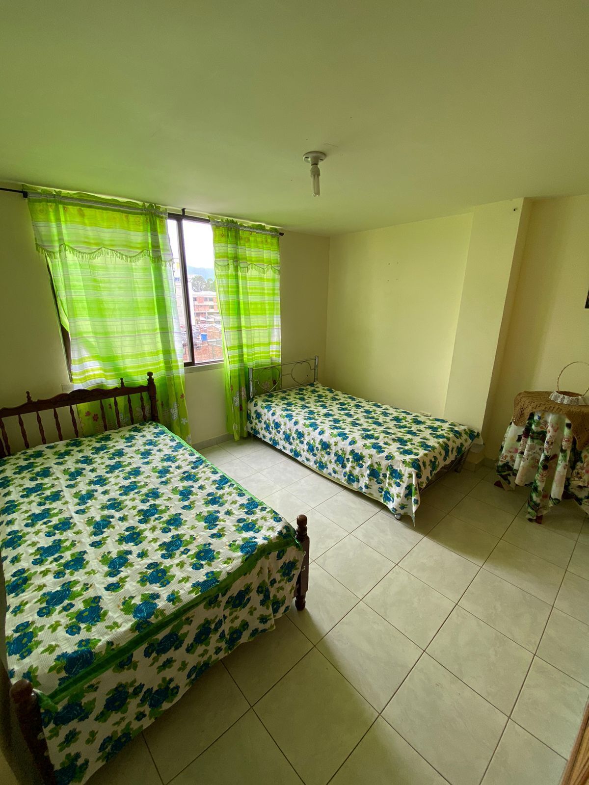 Central apartment, located between two parks.