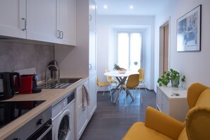 Fridge, oven, stovetop, coffee/tea maker - Hostmate - Milano- Savona - Tortona (milano)