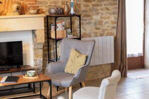 Smart-tv, een dvd-speler, tafelvoetbal en een tafeltennistafel