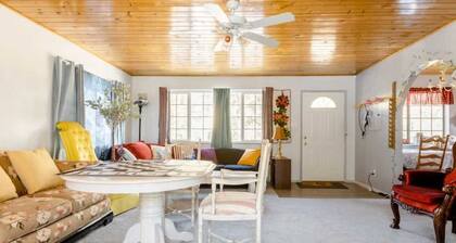 Blue Charmer Themed Cabin with Indoor Fireplace