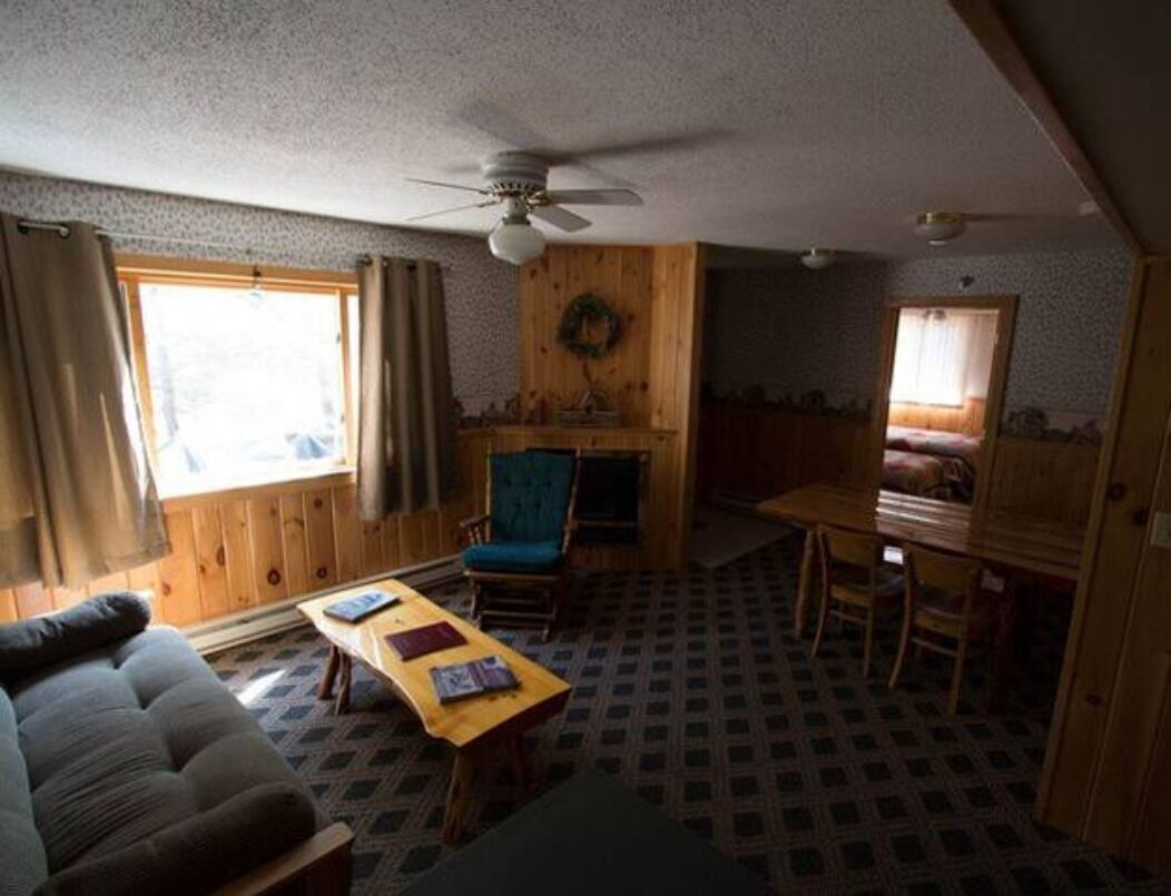 Elbow Lake Lodge: Woodside Suite 2BD/1BA Full Kitchen, living & dining rooms