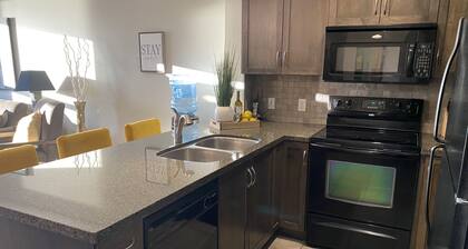 1 Bedroom Condo - Amazing Lake and Mountain Views overlooking Pool and Hot Tub!