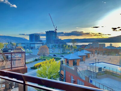 1 Bedroom Condo - Amazing Lake and Mountain Views overlooking Pool and Hot Tub!