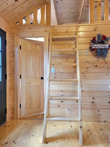 Picturesque Waterfront Log Cabin