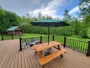 Outdoor dining - Picturesque Waterfront Log Cabin (Richfield Springs)
