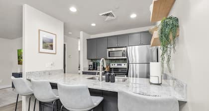 2 Bedroom Cozy Condo Located Downtown SLC!