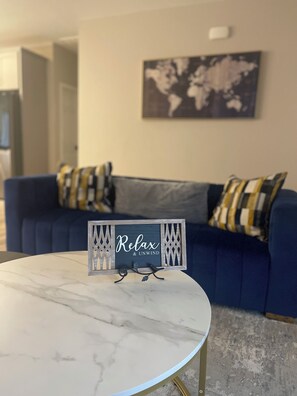 تلفزيون ذكي، مدفأة، شاشة كمبيوتر