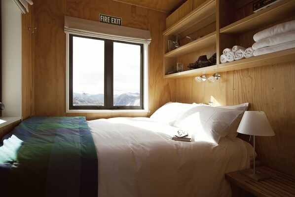 3 bedrooms, bed sheets